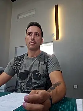 Snapshot of Lucas___81 chatting on October 25, 2025, 8:00 am Lucas   81 online show from October 25, 2025, 8:00 am