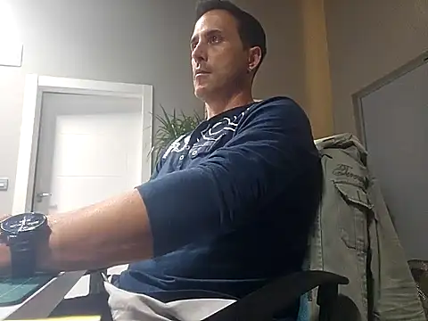 Snapshot of Lucas___81 chatting on October 27, 2025, 7:29 pm Lucas 81 online show from October 27, 2025, 7:29 pm