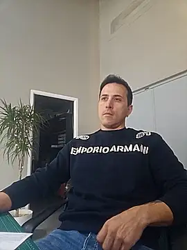 Snapshot of Lucas___81 chatting on December 22, 2025, 10:23 am Lucas 81 online show from December 22, 2025, 10:23 am