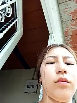 Sara Brownx online show from April 16, 2026, 9:39 pm