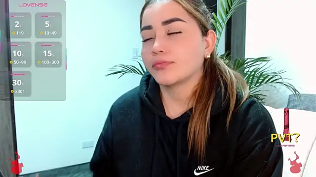 Snapshot of Lucia_star__ chatting on October 19, 2025, 11:49 pm Lucia star online show from October 19, 2025, 11:49 pm