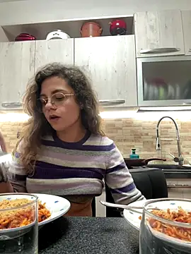 Snapshot of ItalianiMuli chatting on October 10, 2025, 5:45 pm ItalianiMuli online show from October 10, 2025, 5:45 pm