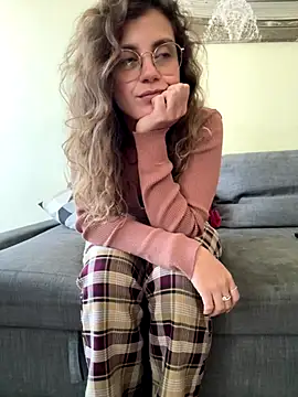 Snapshot of ItalianiMuli chatting on October 24, 2025, 12:45 pm ItalianiMuli online show from October 24, 2025, 12:45 pm