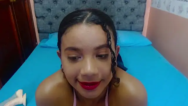 Snapshot of Angelica_Blue chatting on December 21, 2024, 1:15 am Angelica Blue online show from December 21, 2024, 1:15 am