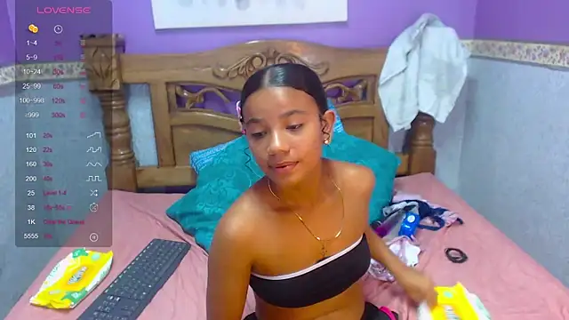 Snapshot of Angelica_Blue chatting on September 17, 2025, 5:25 pm Angelica Blue online show from September 17, 2025, 5:25 pm