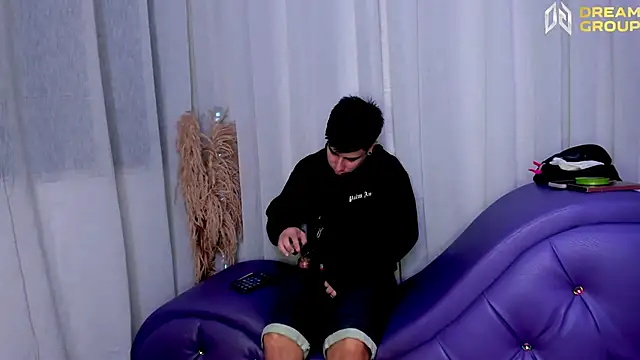 Yourslust  online show from October 26, 2025, 7:31 pm