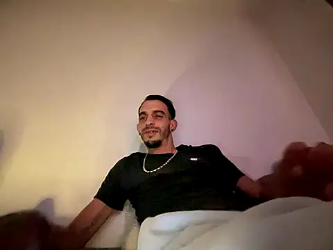 Snapshot of Rebeu313 chatting on September 26, 2025, 5:11 am Rebeu313 online show from September 26, 2025, 5:11 am