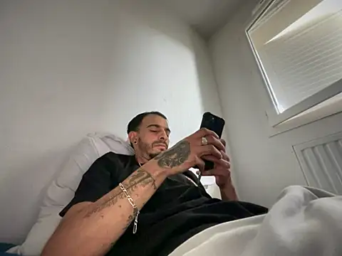 Snapshot of Rebeu313 chatting on October 3, 2025, 9:06 am Rebeu313 online show from October 3, 2025, 9:06 am