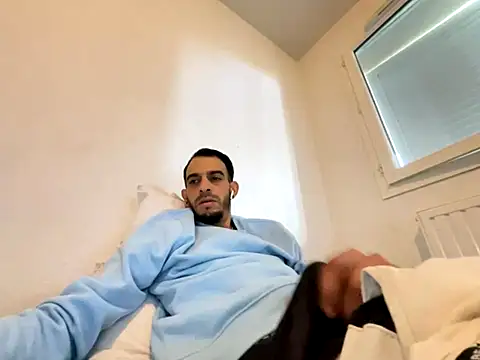 Snapshot of Rebeu313 chatting on October 5, 2025, 11:08 am Rebeu313 online show from October 5, 2025, 11:08 am