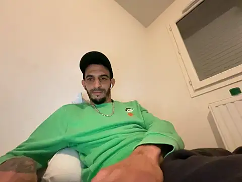 Snapshot of Rebeu313 chatting on October 9, 2025, 10:41 pm Rebeu313 online show from October 9, 2025, 10:41 pm