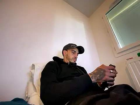 Snapshot of Rebeu313 chatting on October 18, 2025, 11:00 am Rebeu313 online show from October 18, 2025, 11:00 am