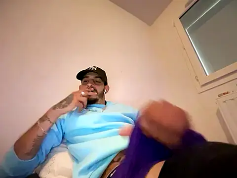 Snapshot of Rebeu313 chatting on October 21, 2025, 9:32 am Rebeu313 online show from October 21, 2025, 9:32 am