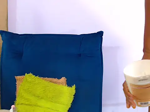 Snapshot of Black-Desire chatting on March 6, 2025, 5:24 am Black-Desire online show from March 6, 2025, 5:24 am