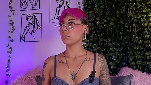 MiaMorgan  online show from November 5, 2025, 1:44 pm