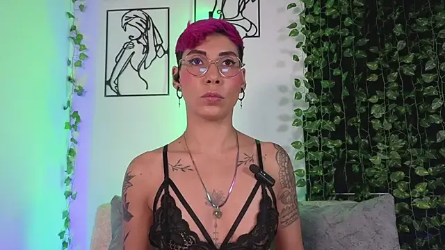 MiaMorgan  online show from December 19, 2025, 4:36 pm