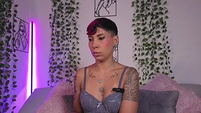 MiaMorgan  online show from May 6, 2026, 1:05 pm