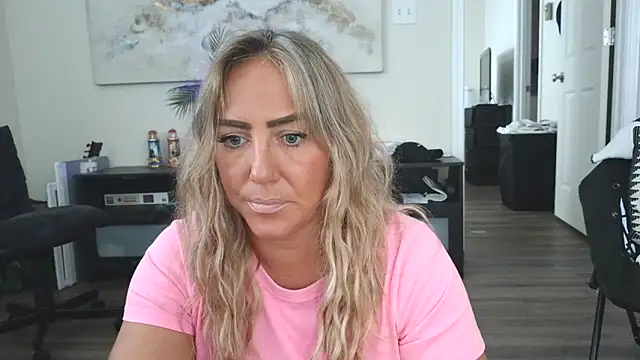 Snapshot of sunshinekisses chatting on September 21, 2025, 5:47 pm sunshinekisses online show from September 21, 2025, 5:47 pm