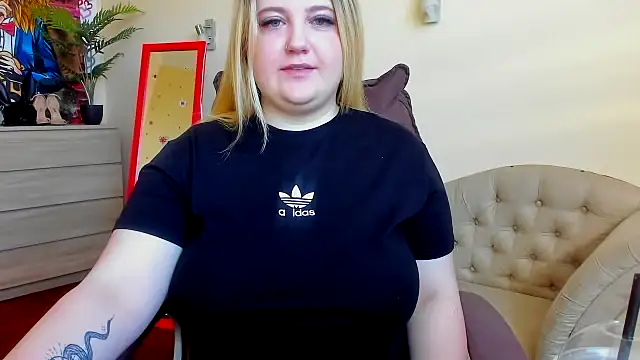 Snapshot of Doliss chatting on September 21, 2025, 6:04 am Doliss online show from September 21, 2025, 6:04 am