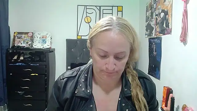 emperabigbootybigass online show from April 28, 2026, 12:21 pm