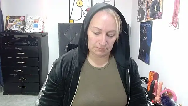 emperabigbootybigass online show from May 5, 2026, 12:13 pm