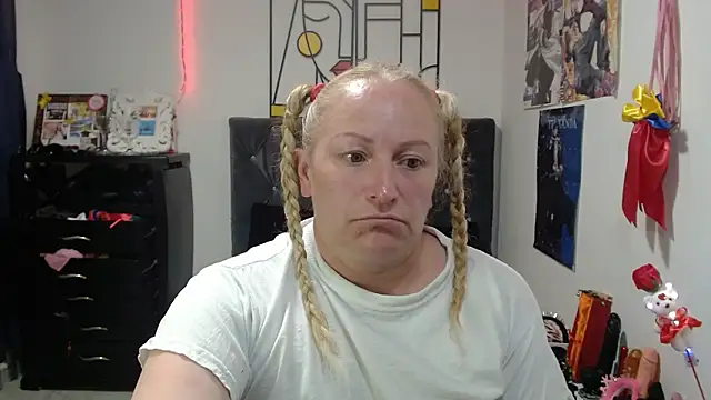 emperabigbootybigass online show from May 11, 2026, 4:04 pm