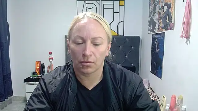 emperabigbootybigass online show from May 19, 2026, 12:22 pm