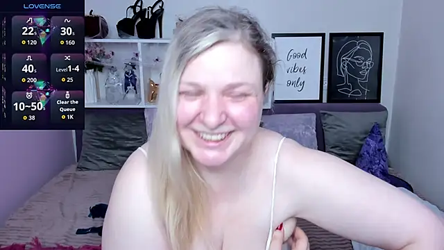 Snapshot of AnnaXCherri chatting on October 22, 2025, 2:12 am AnnaXCherri online show from October 22, 2025, 2:12 am