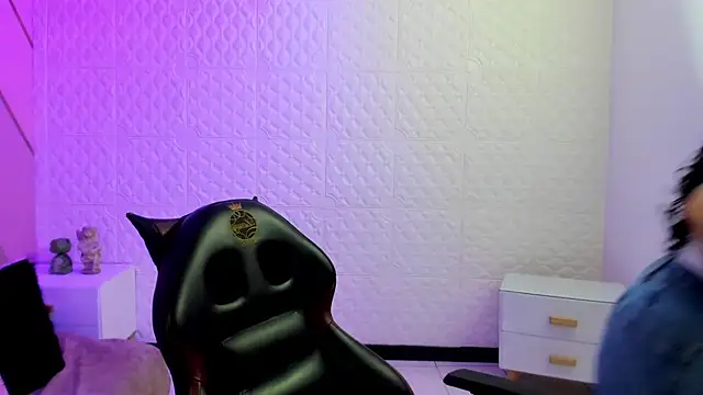 Violetaa diazz online show from March 16, 2026, 9:08 pm