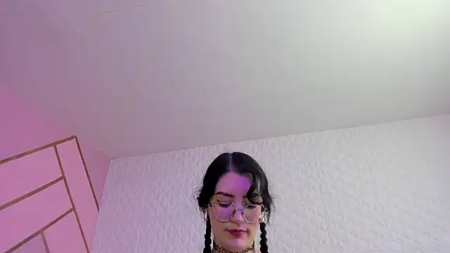 Violetaa diazz online show from April 28, 2026, 2:27 am