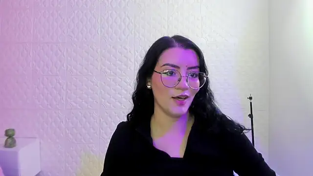 Violetaa diazz online show from May 11, 2026, 9:23 pm