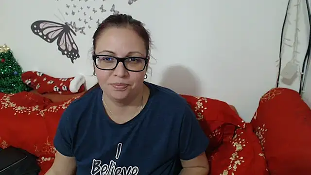 LadyHellene online show from January 3, 2025, 4:37 pm