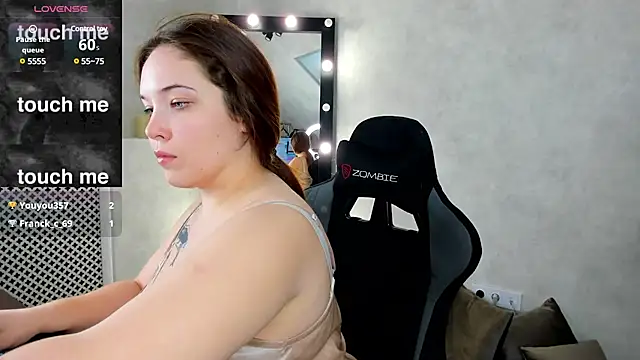 Snapshot of Aliisson_Edwards chatting on February 4, 2025, 3:33 am Aliisson Edwards online show from February 4, 2025, 3:33 am