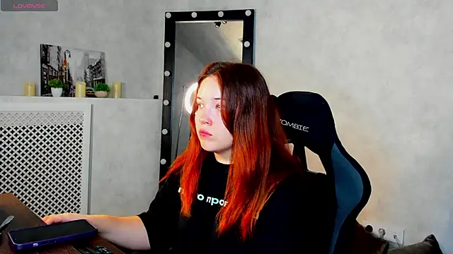 Snapshot of Aliisson_Edwards chatting on February 6, 2025, 12:00 am Aliisson Edwards online show from February 6, 2025, 12:00 am