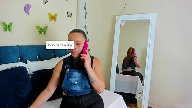 Snapshot of cristalwalker__ chatting on October 10, 2025, 11:42 am cristalwalker   online show from October 10, 2025, 11:42 am