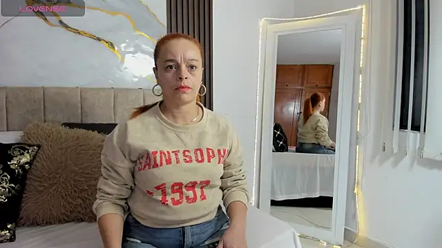Snapshot of cristalwalker__ chatting on June 19, 2026, 10:41 am cristalwalker online show from June 19, 2026, 10:41 am