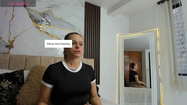 cristalwalker   online show from August 4, 2026, 11:13 am