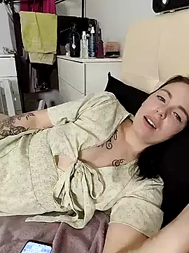 Lola Hale online show from December 5, 2024, 10:12 pm