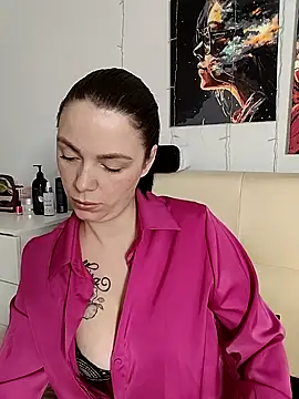 Lola Hale online show from December 6, 2024, 6:28 pm