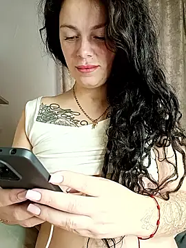 Snapshot of Lola_Hale chatting on October 22, 2025, 6:24 am Lola Hale online show from October 22, 2025, 6:24 am