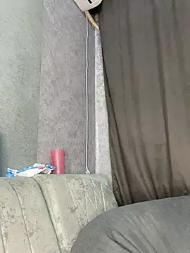 Lola Hale online show from January 14, 2026, 7:19 pm