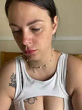 Lola Hale online show from June 21, 2026, 7:22 am
