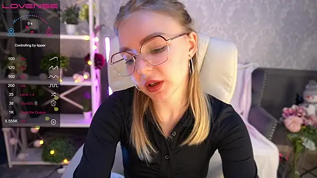 Snapshot of EmilySunshineS chatting on December 10, 2024, 9:22 pm EmilySunshineS online show from December 10, 2024, 9:22 pm