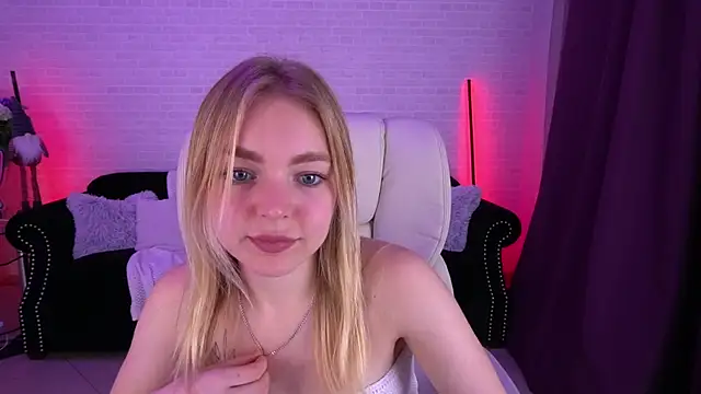 Snapshot of EmilySunshineS chatting on December 15, 2024, 10:26 pm EmilySunshineS online show from December 15, 2024, 10:26 pm