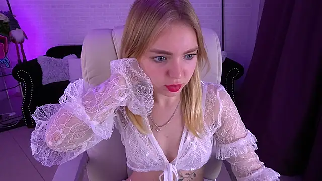 Snapshot of EmilySunshineS chatting on December 16, 2024, 2:36 am EmilySunshineS online show from December 16, 2024, 2:36 am