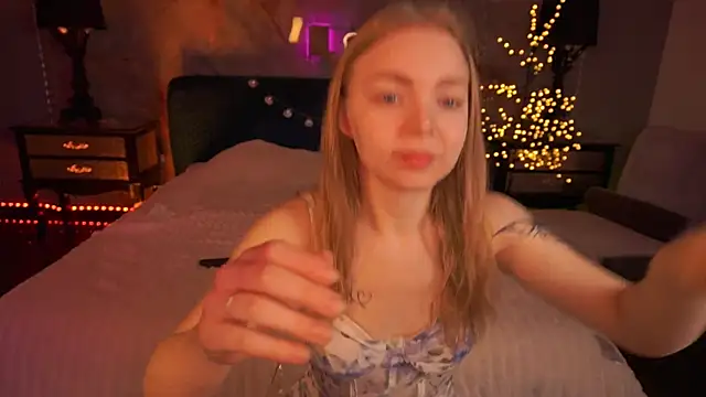 Snapshot of EmilySunshineS chatting on April 27, 2026, 6:33 am EmilySunshineS online show from April 27, 2026, 6:33 am