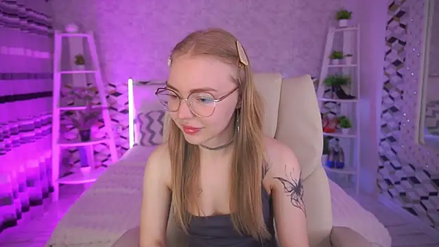 EmilySunshineS online show from June 5, 2026, 6:52 am