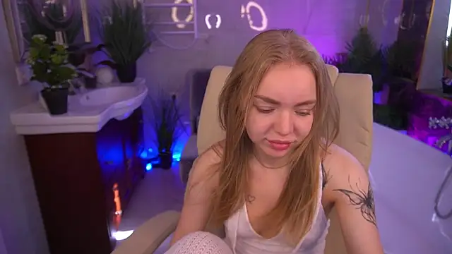 EmilySunshineS online show from June 14, 2026, 6:04 am