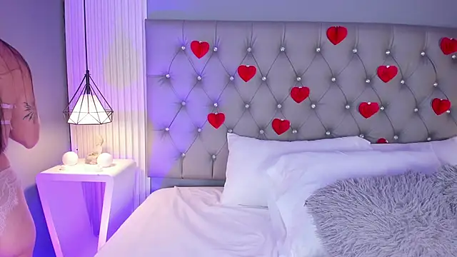 Snapshot of VioletthaRous chatting on February 16, 2026, 10:39 pm VioletthaRous online show from February 16, 2026, 10:39 pm