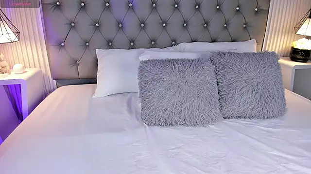 Snapshot of VioletthaRous chatting on March 5, 2026, 10:39 pm VioletthaRous online show from March 5, 2026, 10:39 pm