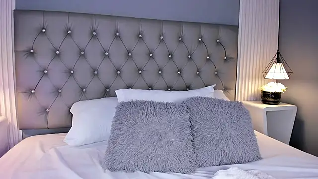 Snapshot of VioletthaRous chatting on March 6, 2026, 10:39 pm VioletthaRous online show from March 6, 2026, 10:39 pm